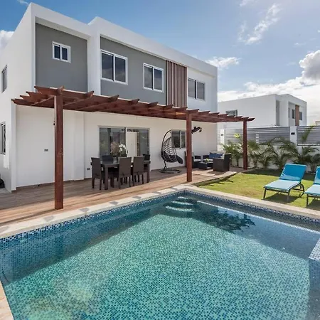 Eco-Friendly Tropical Villa 3Br 2B With Private Pool & Grill